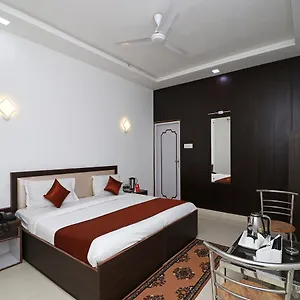 Hotel Oyo 11526 Apollo